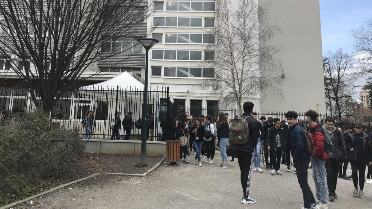 Exploration du lycée Gabriel Fauré Annecy excellence académique au cœur des Alpes
