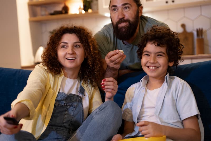 Une soirée en famille devant l'écran